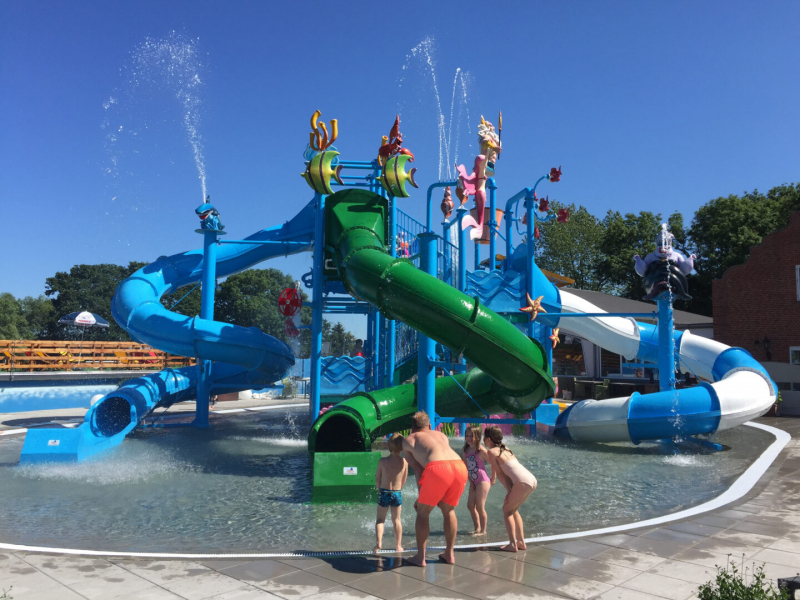 5-Sterne-Camping auf Südfünen. Eigenes tropisches Erlebnisbad im Innenbereich und Wasserpark im Außenbereich.