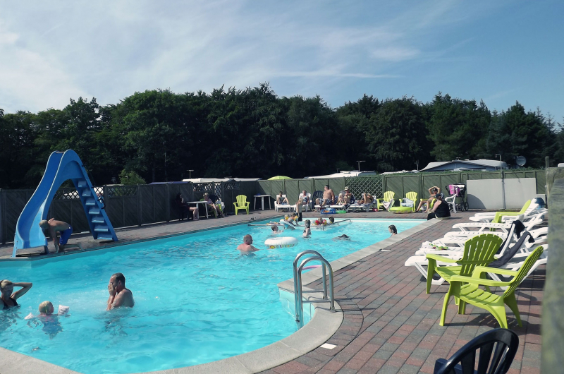 Hier gibt es ein beheiztes Schwimmbad!