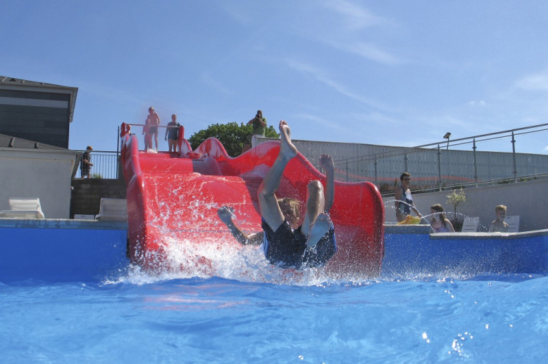 Gemütlichkeit, Entspannung und Aktivitäten in der „alten“ Apfelplantage.